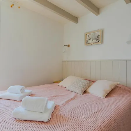 Maison Pour 4 à Entre Port Et *